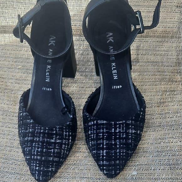 Anne Klein Black Tweed Heels - Picture 1 of 4